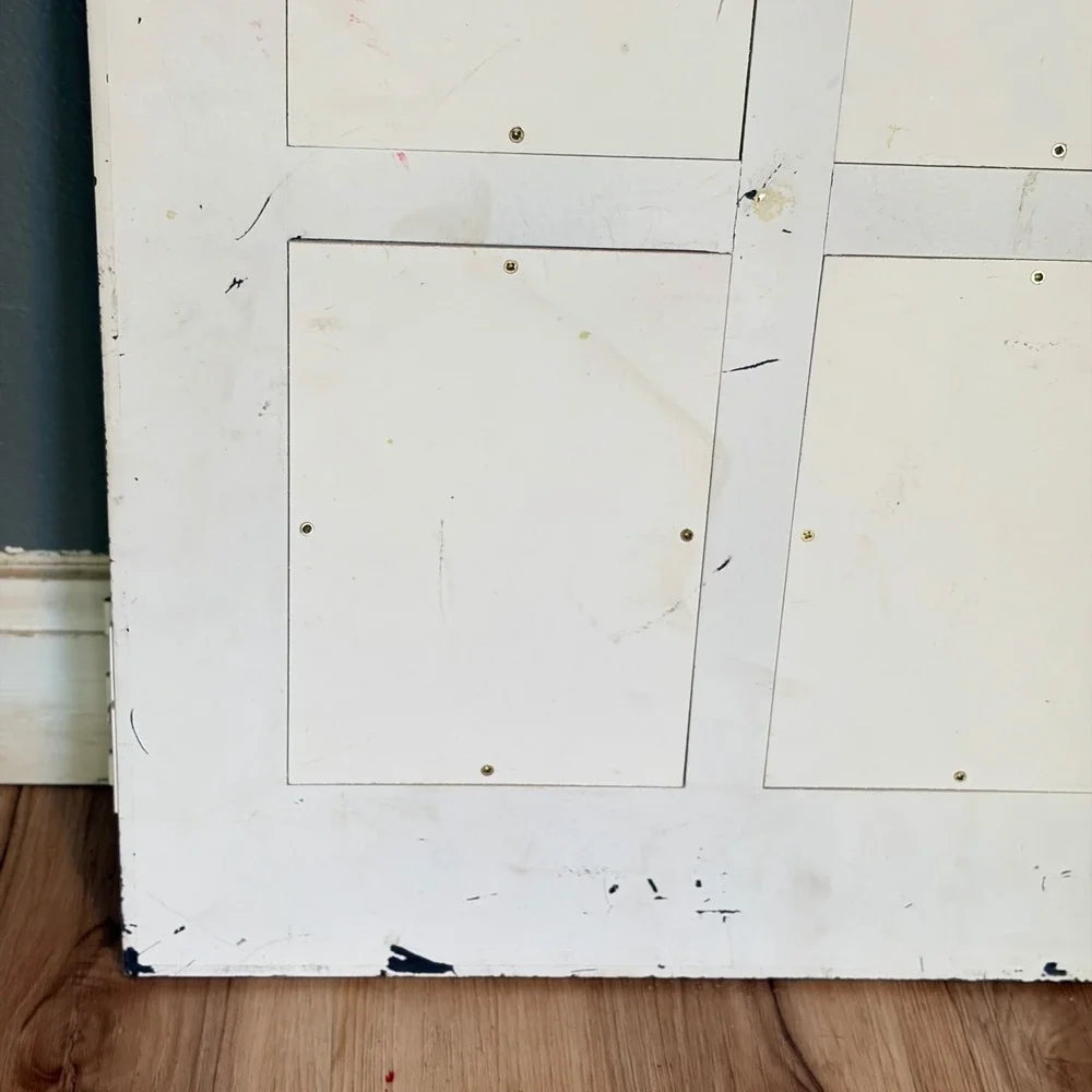 Vtg Distressed White Door Mirror Wall Hook Rack Crystal Knob Farmhouse 14.5x20